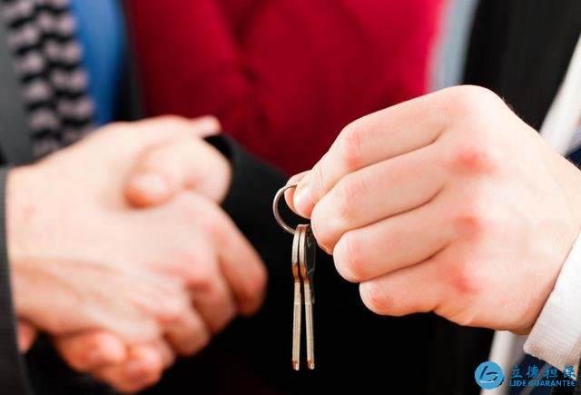 房产中介套路深:二手房不好卖,仍赚取业主和买家两头的钱
