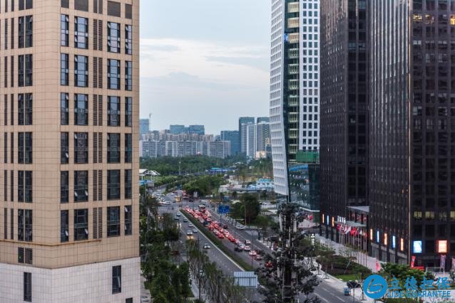 楼市遇冷,购房者买房怕当接盘者,不买又怕涨价?专家给了建议