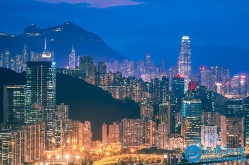 楼市调控又升级,房价将跌至4年前的水平?业内人士:别太天真